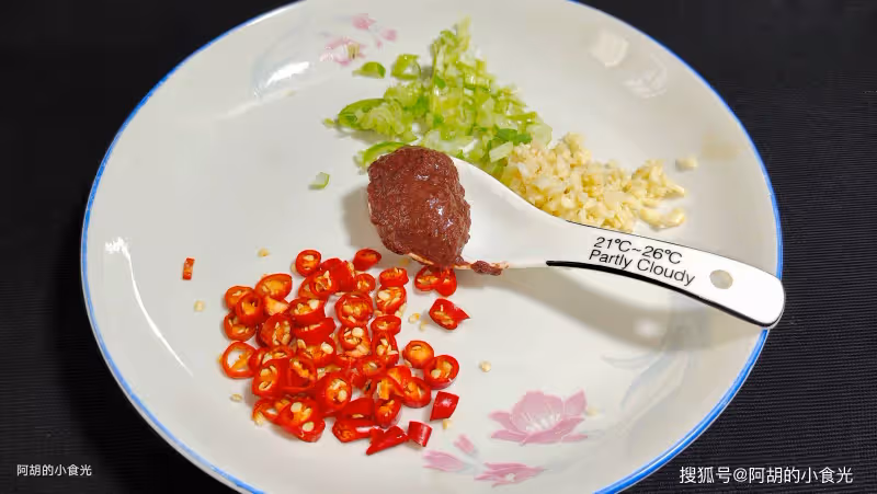 夏天這菜使勁吃,3塊一把的「菜中上品」!大火炒一盤,撬開你的味蕾、滿口鮮