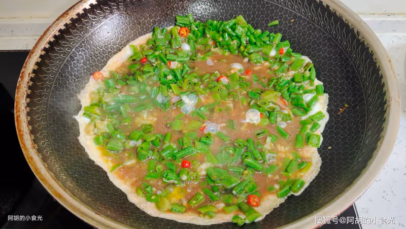 夏天這菜使勁吃,3塊一把的「菜中上品」!大火炒一盤,撬開你的味蕾、滿口鮮
