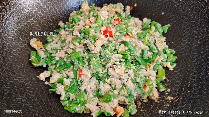 夏天這菜使勁吃,3塊一把的「菜中上品」!大火炒一盤,撬開你的味蕾、滿口鮮