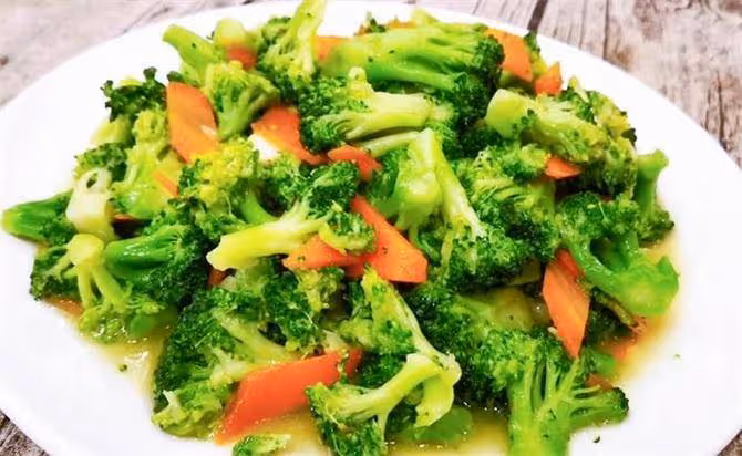 西蘭花怎樣炒才好吃?大廚分享技巧,清脆爽口,營養豐富又下飯
