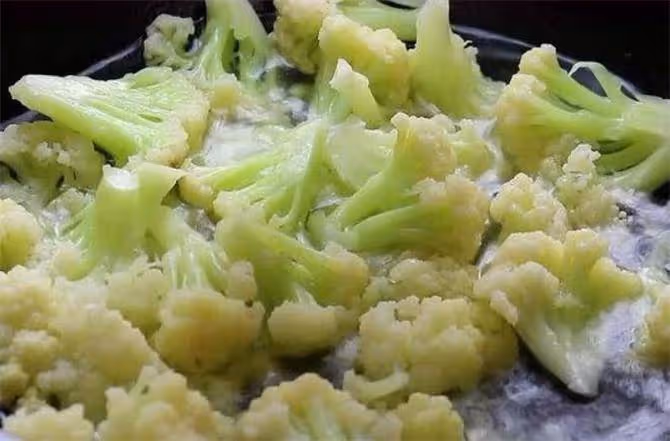 為什麼說花菜儘量少吃?愛吃花菜的要留意,散花和緊花有啥區別?