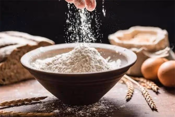 小麥粉是高筋粉還是低筋粉?不同麵粉做麵包口感有什麼區別?