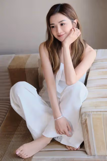 阿Sa神還原童年造型！連服裝也一樣！雖41歲仍甜美可愛