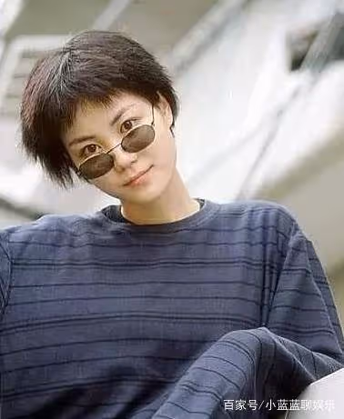 王菲22年前照片曝光，比高圓圓還清純，網友：難怪謝霆鋒對她痴迷