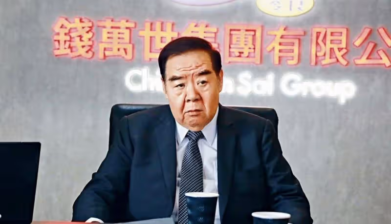 73歲港星鄭則仕新劇受歡迎!獲好友慶生,自曝慶幸兒女未入行