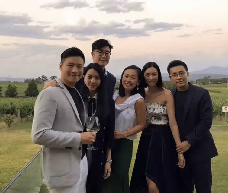 恭喜!35歲香港知名富二代霍啟仁即將結婚,向泰國女友求婚成功