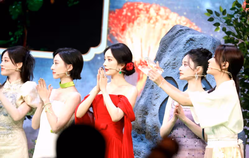 歲月壓不住的美貌!37歲楊冪出場,我才明白什麼叫作媚骨天成