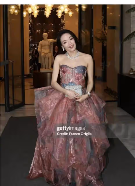 48歲舒淇和36歲劉亦菲同框:同是頂級神顏,但風格和氣質完全不同