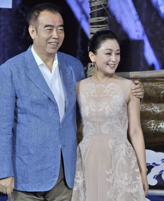 當郭晶晶與陳紅撞衫同一件禮服，我才徹底明白，什麼叫頂級骨相