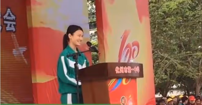 回顧廣東女孩曾患抑鬱症,父母破產後,她幫忙還債年入50萬,憑啥