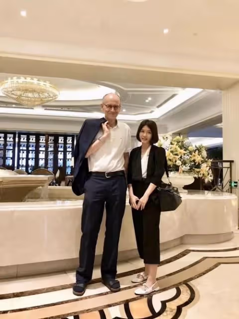回顧廣東女孩曾患抑鬱症,父母破產後,她幫忙還債年入50萬,憑啥