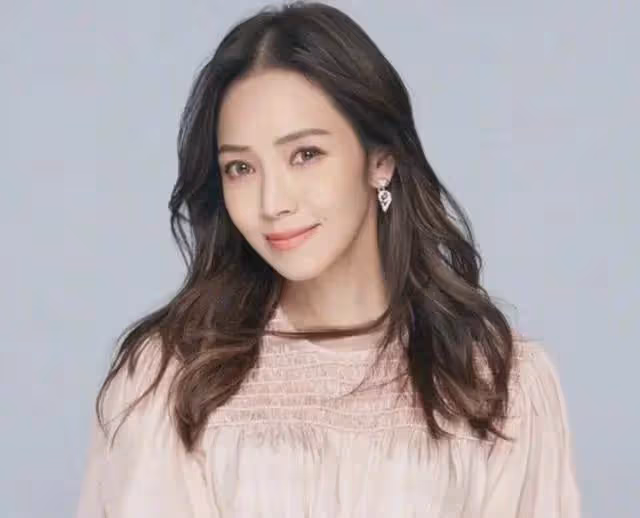 侯佩岑、歐陽娜娜等台灣藝人支持祖國統一,未轉發的藝人名單曝光