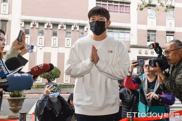 舔耳揉胸爆醜聞毀好爸爸形象 宥勝認罪一審判刑8個月
