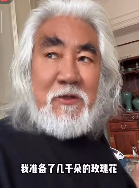 張紀中慶73歲生日,杜星霖挺孕肚為老公戴生日帽,三個兒女齊出鏡