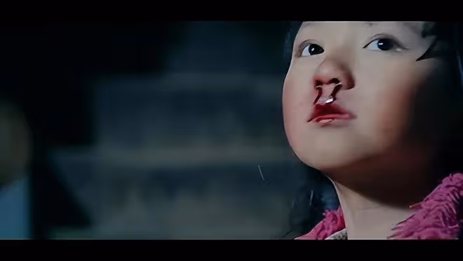 2005年四川8歲白血病女孩不願拖累養父,悄悄寫下:自願放棄治療