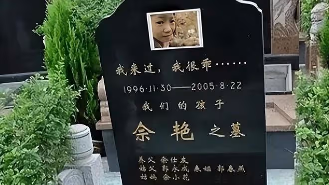 2005年四川8歲白血病女孩不願拖累養父,悄悄寫下:自願放棄治療