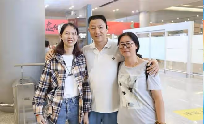 2019年,20歲女大學生,校園救同學身中8刀,後來怎麼樣了