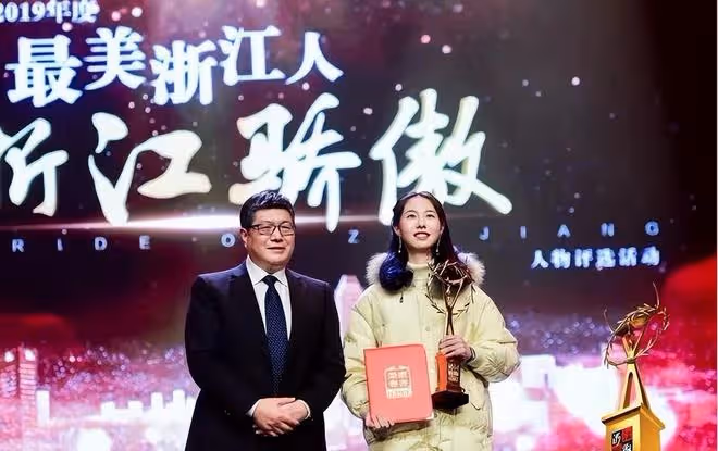 2019年，20歲女大學生，校園救同學身中8刀，後來怎麼樣了