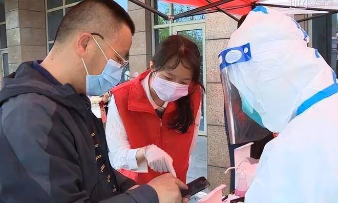2019年，20歲女大學生，校園救同學身中8刀，後來怎麼樣了