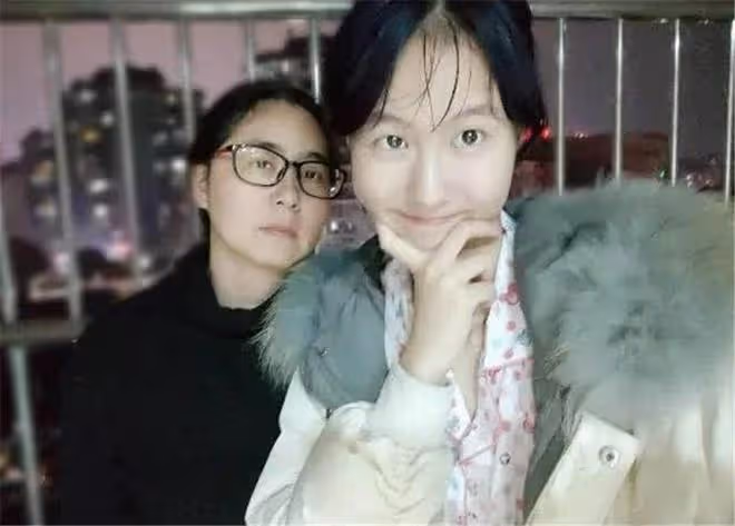 2019年，20歲女大學生，校園救同學身中8刀，後來怎麼樣了