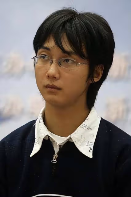 回顧:他背母上大學,變性後,參加選美大賽得獎,如今怎樣了