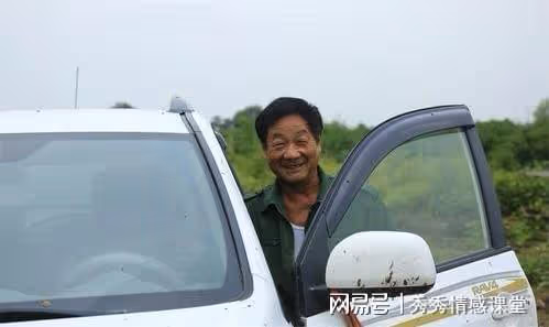 奶奶病危,父親開車800公里回家奔喪,剛進門就聽到了哭聲!