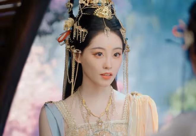 《狐妖小紅娘》才播4集，拿下全網熱度第一，楊冪這回淘到寶了