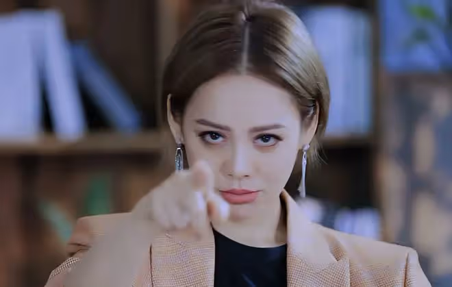 寧靜售賣「浪姐」訓練服,每套僅十元,引粉絲爭相搶購