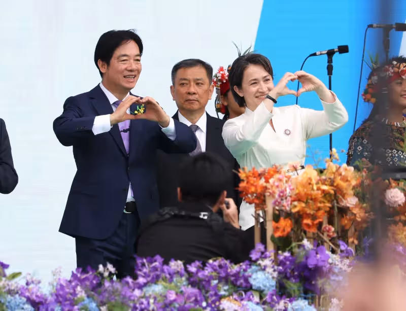 「蕭美琴就職服設計師」潘怡良帶輔大學弟妹衝了！北京辦時尚展