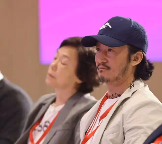 陳思誠現身文化強國建設高峰論壇,一番發言很有水準,獲不少誇讚