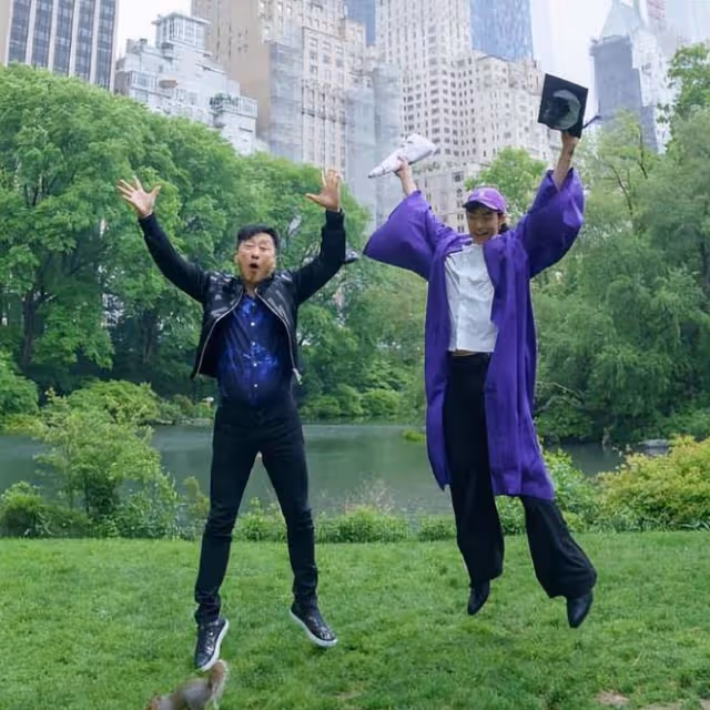 王偉忠小女兒美國碩士畢業，有錢人的子女為什麼都是學霸？