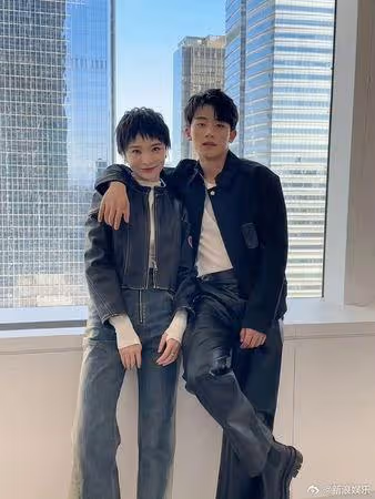 和大3歲女星假戲真做!機場一見面「就掀衣抓胸」 陸男星遭批:猥瑣