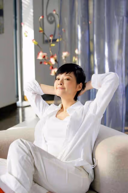看了袁立的夏季穿搭,才發現:再過30年,你穿衣也不如她時髦