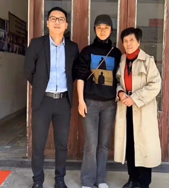 誰說寬鬆服裝就顯邋遢,瞧湯唯的春夏穿搭,越寬鬆越瀟灑大氣