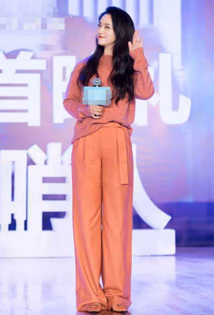 誰說寬鬆服裝就顯邋遢,瞧湯唯的春夏穿搭,越寬鬆越瀟灑大氣