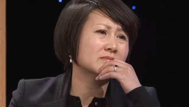 看了60歲的張凱麗,我悟了:頭髮要短,衣要深色,方能睿智優雅