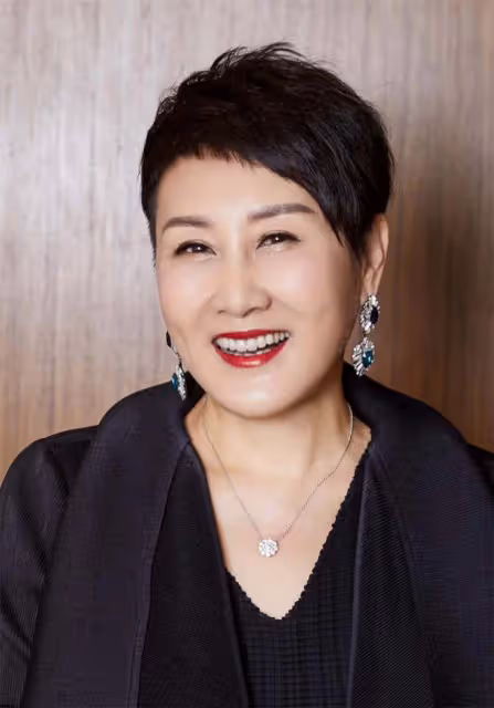 看了60歲的張凱麗,我悟了:頭髮要短,衣要深色,方能睿智優雅