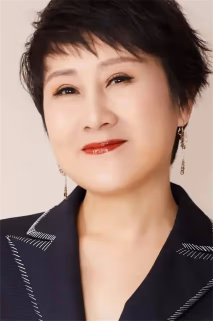 看了60歲的張凱麗,我悟了:頭髮要短,衣要深色,方能睿智優雅