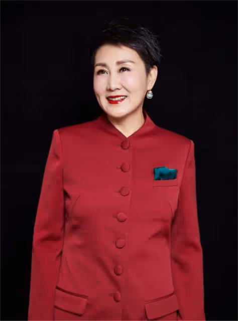 看了60歲的張凱麗,我悟了:頭髮要短,衣要深色,方能睿智優雅
