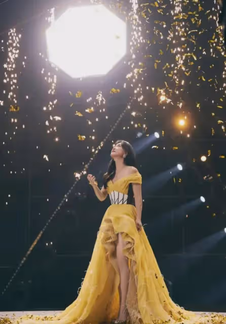 被賈玲的時尚穿搭驚艷到了,她帶火一種穿法黃色禮服紗裙,太美了