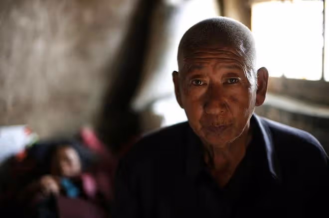 回村看望一位93歲的堂叔公後,我才發現:有些人活得長壽毫無意義