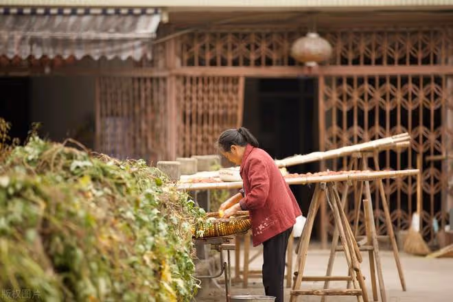 回村看望一位93歲的堂叔公後,我才發現:有些人活得長壽毫無意義