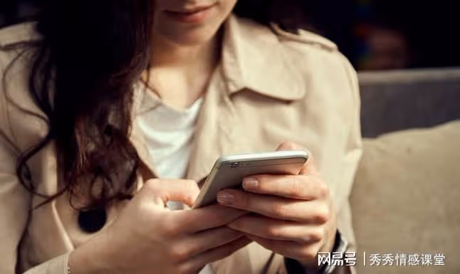 我爸過壽要我出5萬壽禮,返程路上接到銀行簡訊,我瞬間淚崩了