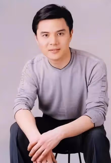 2015年離開央視,選擇回鄉創業,8年過去,如今他怎麼樣了?