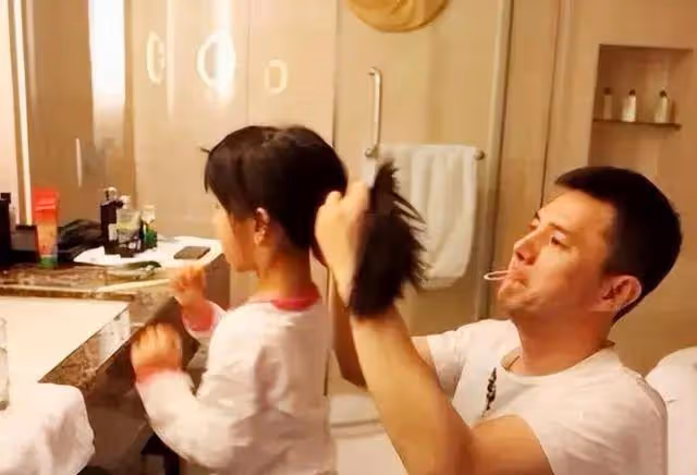 2015年離開央視,選擇回鄉創業,8年過去,如今他怎麼樣了?