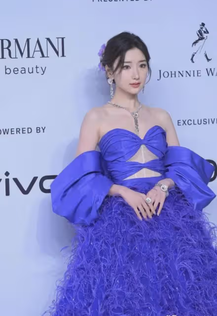 36歲的毛曉彤,終於為自己的「整容」付出了代價