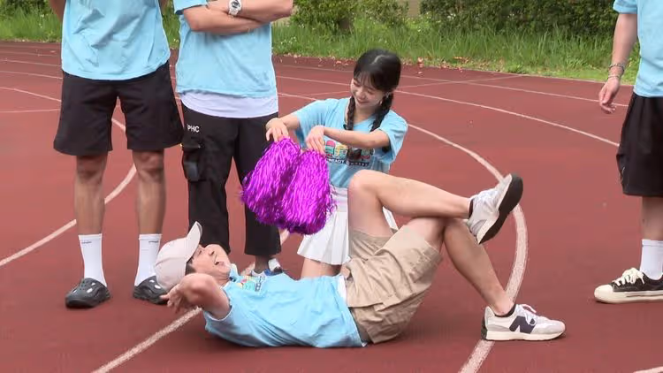 啦啦隊2女神來訪　江宏傑竟然躺下來