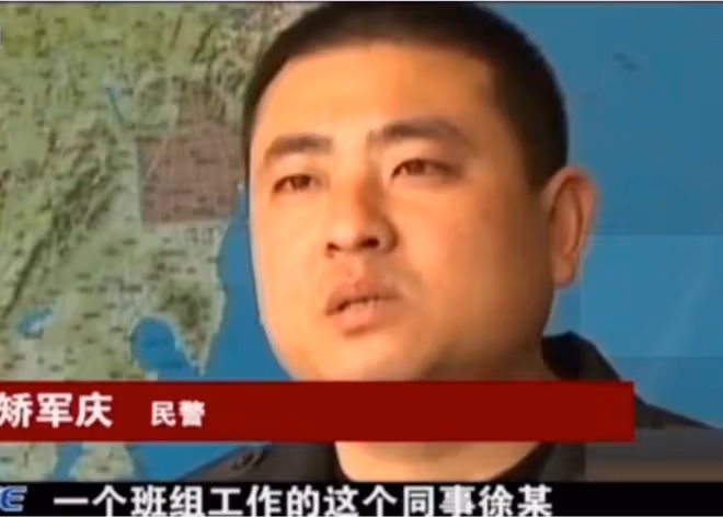 2013年女童離奇失蹤,警方在母親同事家找到16袋土,打開發現貓膩