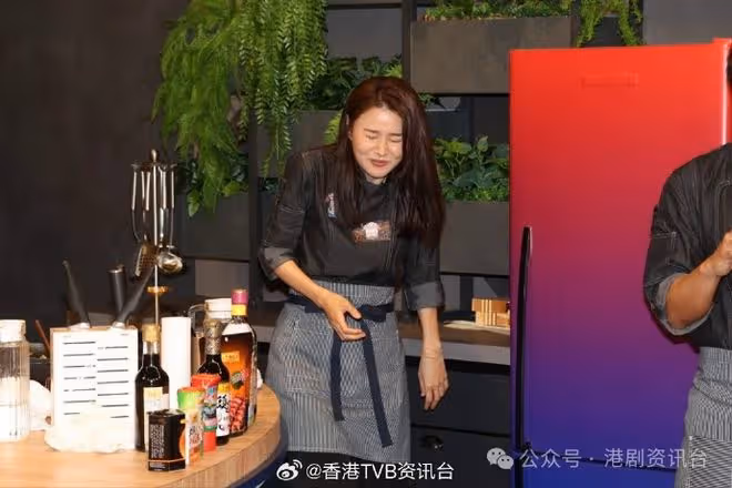 黃翠如蕭正楠同場打情罵俏！滕麗名煲雞湯搵老公做白老鼠