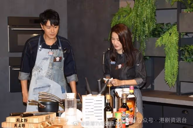 黃翠如蕭正楠同場打情罵俏！滕麗名煲雞湯搵老公做白老鼠
